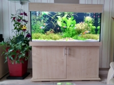 Galerie 152 - modern 120x50x60, Aquariumkombination, Ahorn Honig H1521 ST15, comfort-silver, Rückwand Schwarz, Kiesblende, Unterlage mit Montage inkl. Verklebung der Abdeckung
