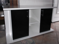 Galerie 41 - Aquarium- Unterschrank standard+r 120x50 Egger Hochglanz Premium Weiß, Türen Hochglanz Schwarz, Auflageplatte 28mm