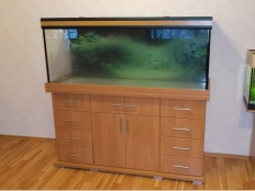 Galerie 64 - Aquariumkombination modern+2s 150x50x60, 450l, 10mm, Erle D9310 SE, Kiesblende, 85cm Unterschrankhöhe mit 3 Schubladen zusätzlich, alle Schrankplatten außer Türen und Rückwand in 28mm, Aquariumhintergrund Nr. 1524, Abdeckung: exclusiv-black