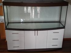 Galerie 78 - Sonderanfertigung modern+s 150x60x60g, Gewölbt, 500l, 12mm, Schwarz, Weiß Alaska, Kiesblende, Auflageplatte 128mm, Abdeckung: Aluminium (Abdeckung nicht mehr aktuell)