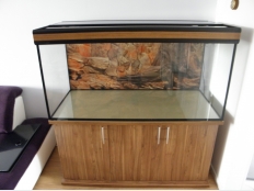 Galerie 90 - modern+ 130x60x60, Sonderanfertigung Aquariumkombination, Rechteck, 468l, 10mm, Nuss Burgund D2842 BS, exclusiv-black (geändert zu premium-black), LED White+, LED RGB+ 130, Aquarium Hintergrund 1550, Aquarium Unterlage, Auflageplatte und Bodenplatte 28mm